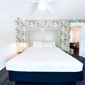 One-Bedroom King Suite